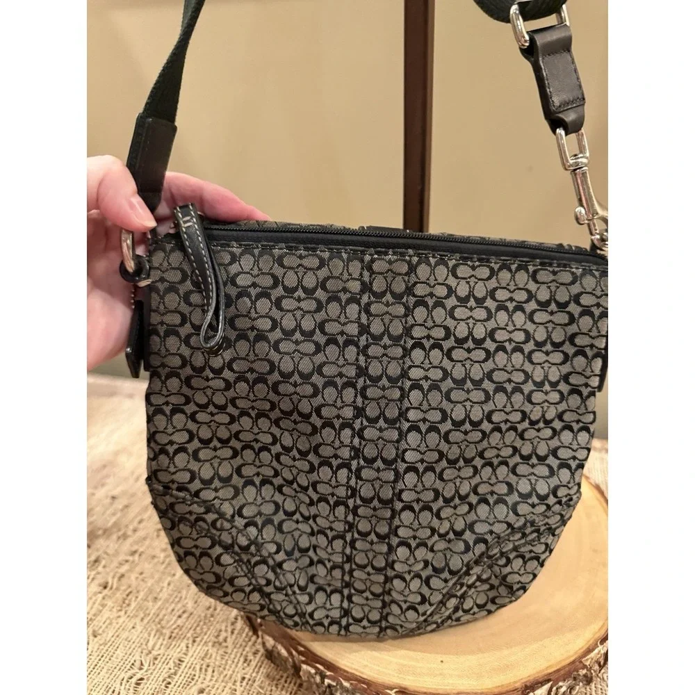 Vintage Y2K Coach‎ Soho Demi Crossbody Black Buckle Bag Signature Logo Jacquard